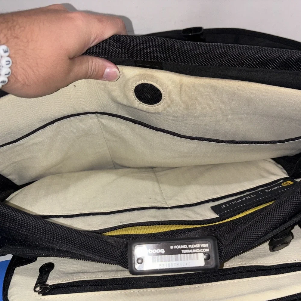 Booq 2 Hybrid Travel Messenger Laptop Camera Bag Duty Crossbody 19